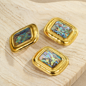 Boucles d'oreilles en acier inoxydable de style rétro et médiéval, boucles d'oreilles à clous, anneau géométrique carré, pas de décoloration - Product Image 2