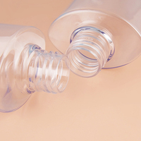 Flacon pulvérisateur professionnel à fine brume 250 ml vide pour distributeur en plastique avec couleur personnalisée pour les soins de la peau, les soins capillaires, le savon liquide