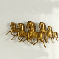 Décor mural en matériau résineux Accent de maison personnalisé 77.47*3.18*36.2CM Antique or cheval géométrie résine décor mur