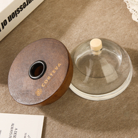 Diffuseur de parfum d'ambiance en rotin avec fleurs séchées, base en verre et dessus en bois naturel