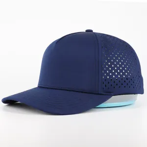 Chapeau à trous laser imperméable unisexe 100% polyester vierge avec logo personnalisé casquettes de sport à 5 panneaux