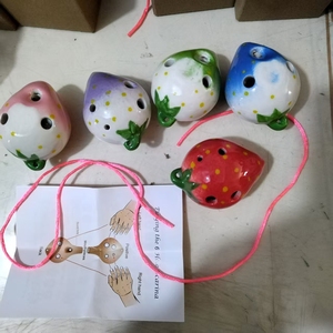 Ocarina a Forma di Fragola, Strumento Musicale Economico, Regalo Promozionale, Ocarina Personalizzata in Vendita - Product Image 1