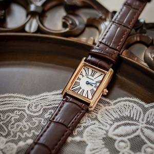 Reloj con incrustaciones de diamantes elípticos personalizado exquisito reloj de mujer de cuero genuino de moda temperamento de nicho - Product Image 3