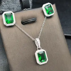 Classic Wedding Cubic Zircon Crystal Green Emerald Diamond Halo Pendant CZ Necklace and Earring Jewelry Set For Women