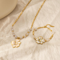 Collier Bohème Femme avec Breloque Fleur Coquillage, Faible MOQ, Plaqué Or 18K, Acier Inoxydable Anti-ternissement, Bijoux Perles Pierres Naturelles, Cadeau