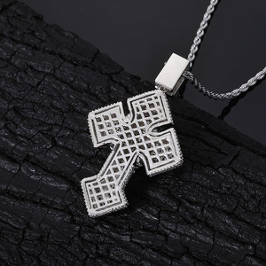 Collier Pendentif Créatif Fleur Bleue en Zircon Diamanté, Bijou Hip Hop Anti-ternissement avec Breloque Croix Tendance - Product Image 6