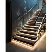 Escalier flottant moderne en bois massif avec rampe en bois, design durable et écologique pour usage intérieur : appartements, villas, halls, sous-sols