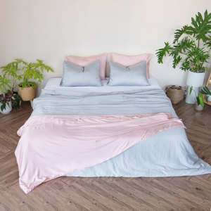 Parure de lit 4 pièces en bambou 100% biologique de qualité supérieure, couleur bleue, douce, rafraîchissante et naturelle, comprenant housse de coussin, housse de couette et drap-housse. - Product Image 1