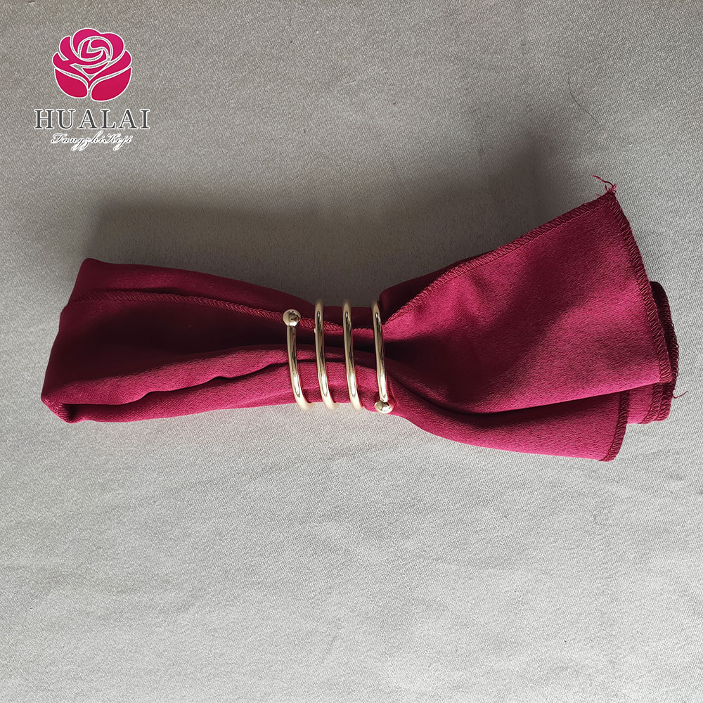 HNAP003Napkin in hand, messes stand no chance. Enjoy worry-free dining with us.