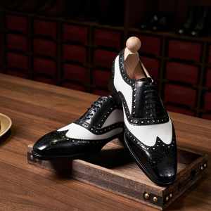 รองเท้าหนังแท้สไตล์อังกฤษแบบ Brogue Oxford สำหรับผู้ชาย เหมาะสำหรับธุรกิจ น้ำหนักเบา ระบายอากาศได้ดี ปิดแบบผูกเชือก สีดำ-ขาว - Product Image 1