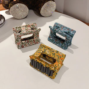 MIO ผ้าครอบคลุมคลิปกรงเล็บ<span class=keywords><strong>ผม</strong></span>แบบกําหนดเองรูปสี่เหลี่ยมผืนผ้าข้ามสําหรับ<span class=keywords><strong>ผม</strong></span><span class=keywords><strong>ผู้หญิง</strong></span>สาวดอกไม้สดคลิปฉลาม<span class=keywords><strong>ผม</strong></span><span class=keywords><strong>หนา</strong></span> - Product Image 2