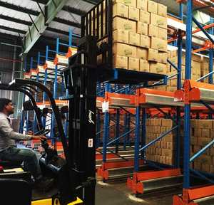 Le rayonnage à navette pour palettes est un système de stockage et de récupération en allées profondes qui <span class=keywords><strong>vous</strong></span> aide à optimiser la capacité de stockage. - Product Image 6