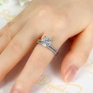 Set di Anelli per Coppia con Moissanite Simulata, Gioielli con Micro Pavé per Donne, Regalo di Nozze - Product Image 2