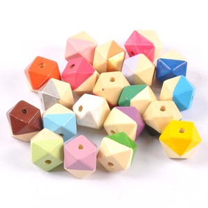 Naturel inachevé en bois <span class=keywords><strong>hexagone</strong></span> <span class=keywords><strong>géométrie</strong></span> couleur lâche entretoise perles accessoires fabrication de bijoux polygone mâcher perle artisanat ensemble bricolage - Product Image 5