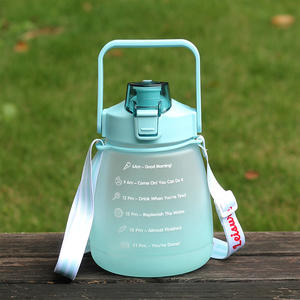 Vaso de Plástico Deportivo con Correa para el Hombro, Color Degradado, Estilo Moderno, Vaso Grande con Asa, Vaso Pequeño con Asa y Diseño de Color en Aerosol - Product Image 2