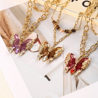 Collier Pendentif Papillon Vintage en Émail Plaqué Or 18K avec Cristaux Incrustés et Chaîne Épaisse pour Femme - Vente en Gros Bijoux Tendance