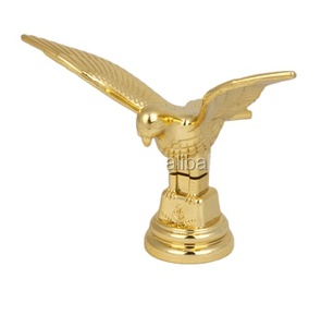 Figurine d'aigle en plastique personnalisée sur trophées pour cadeaux de bienvenue avec gravure - Product Image 1