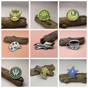 Nhà Sản Xuất Cá Nhân Bán Buôn Tùy Chỉnh Thiết Kế Mềm Men Cứng Kim Loại Logo Ve Áo Pin Huy Hiệu Tùy Chỉnh Men Pin - Product Image 6