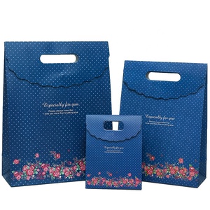 Sac à main de style ethnique rouge à pois bleu foncé, sac cadeau d'affaires, sac cadeau de naissance pour bébé, sac cadeau d'anniversaire avec fermeture à boucle - Product Image 3