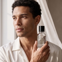 Flacon pulvérisateur de parfum en verre transparent vide avec bouchon noir, design rond avec base épaisse pour l'emballage de parfums en gros