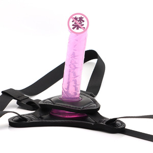 Porter un pantalon en cuir couleur chair avec un dildo souple en TPR pour adultes - Product Image 2