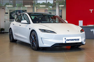 Voiture électrique <span class=keywords><strong>Tesla</strong></span> 2024 berline <span class=keywords><strong>4X4</strong></span> haute performance de taille moyenne fabriquée en Chine véhicule à énergie nouvelle à bas <span class=keywords><strong>prix</strong></span> - Product Image 2