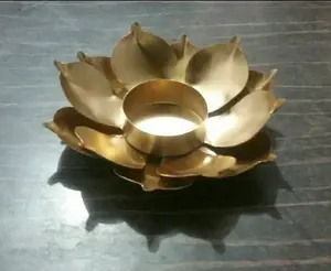Haute qualité laiton Lotus Diya pour la maison Diwali Pooja décoration Temple de noël Design traditionnel laiton Akhand Diya Puja huile - Product Image 1