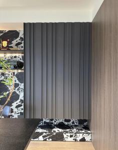 Sistema de Pared <span class=keywords><strong>para</strong></span> Oficina en Casa Equipado con Estantes Abiertos, Iluminación LED y Almacenamiento Oculto, Puede Combinarse con un Escritorio - Product Image 5