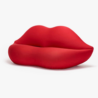 Nordic Creative Red Lip Kiss Shaped Sofa Designer Stoff für Beauty Salon Freizeit Gebogene Rezeption Wohnzimmer Warte couch