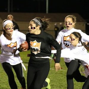 Máscaras para los ojos con temática de fútbol, accesorios para juegos de fiesta, diseño negro con pelota roja para niños y adultos, uso en eventos divertidos - Product Image 4