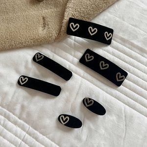 Ensemble de barrettes brodées de luxe - Design cœur avec fermoir <span class=keywords><strong>Swarovski</strong></span> et bandeau compatible avec les tresses - Product Image 4