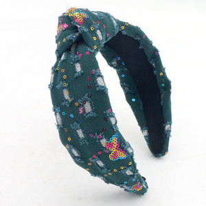 رباط رأس لعيد الميلاد بتصميم أخضر لامع لؤلؤ صوفي رباط رأس فاخر مخصص للأطفال - Product Image 1