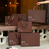 Sacs en papier carton blanc de luxe avec logo personnalisé, poignée en ruban, panneau pliable sans plis, réutilisables, estampés à chaud pour l'emballage de bougies, d'artisanat et de cadeaux