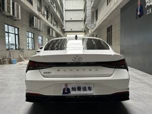 Hyundai <span class=keywords><strong>Elantra</strong></span> <span class=keywords><strong>2022</strong></span> Usado, 1.5L CVT GLX Elite 115HP, Sedán Compacto Eficiente en Consumo de Combustible, Cámara de Reversa, Techo Solar Eléctrico, China VI - Product Image 5
