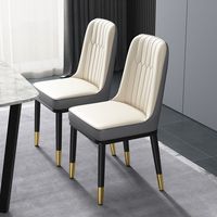 Chaise de salle à manger bicolore à dossier côtelé, intérieur crème, coque anthracite, coutures matelassées losanges, pieds à pointes dorées pour la maison et la cuisine