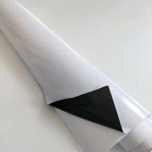 Matériel d'affiche d'impression de <span class=keywords><strong>vinyle</strong></span> auto-<span class=keywords><strong>adhésif</strong></span> de PVC de colle noire de 1.07*50m pour la publicité de grand Format - Product Image 2