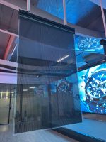Écran LED transparent flexible couleur pleine P3.91mm pour intérieur avec prise en charge HDR 2500cd/m2 pour la publicité vidéo