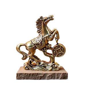 Statua Portafortuna in Ottone dello Zodiaco: Cavallo che Calpega Monete, Ornamento da Scrivania Feng Shui, Regalo Artigianale, Scultura Animale - Product Image 5