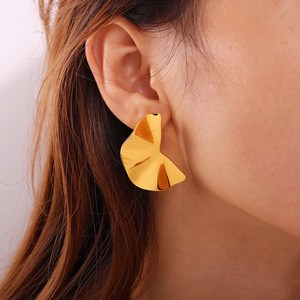 Geometric <b>Stud</b> <b>Earrings</b> Gold Zinc Alloy Irregular Fan Shape Minimalist Design For Everyday Wear - Product Image 4