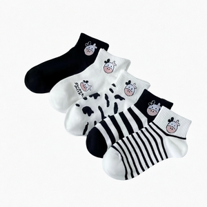 Chaussettes courtes pour femmes à motif vache de dessin animé, respirantes, fines, décontractées, antidérapantes, pour usage quotidien - Product Image 1