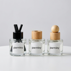 Meilleur Prix Haute Qualité Luxe Bouteilles Diffuseurs Rondes en Verre Transparent 50ml pour Désodorisant Voiture et <span class=keywords><strong>Parfum</strong></span> avec Bouchon à Vis et Bâtonnets en Rotin - Product Image 1