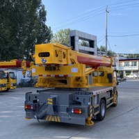 Une grue montée sur camion de 16 tonnes en provenance de Chine, équipée d'une télécommande, convient aux industries de la logistique et de la construction