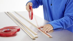 Tesa 4965 Cinta de película PET de doble cara transparente - Product Image 3