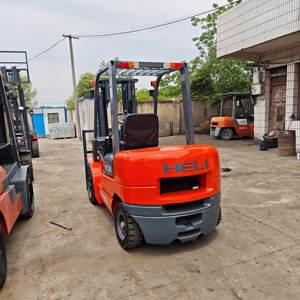 Chariot élévateur diesel HELI K30 3T d'occasion - 4 roues, tout-terrain, faible consommation et haute efficacité, mât à deux étages, hauteur de fourche de 3 m - Product Image 5