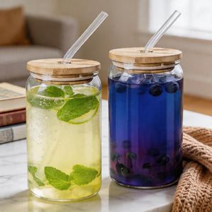 Gobelet à café en verre borosilicate en forme de canette, 500 ml (16 oz), pour thé glacé et café, avec couvercle en bambou et paille – Vente directe usine - Product Image 1