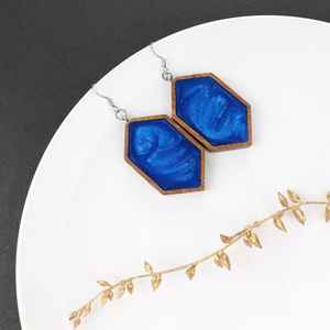 Pendientes de Resina y Madera, Joyería Artesanal de Moda, Diseño Ligero, Inspirado en la Naturaleza, Perfecto para Mujeres, Adolescentes y Niñas - Product Image 5