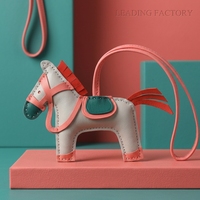 Breloques de sac miniatures de luxe en cuir d'agneau, personnalisées, mignonnes, en forme de cheval, pour la vente en gros