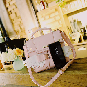 Sac à main en bandoulière avec ailes d'ange tendance, vente en gros, décoration mignonne, vente en gros, cuir PU, sac à bandoulière rose mignon pour femme - Product Image 4