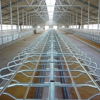 Enclos à bétail personnalisé de qualité supérieure, résistant aux UV, avec revêtement anti-coupure pour le cou des bovins, modèle Bull Slash Pillory Cow Bed