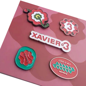 Broche en alliage de zinc plaqué argent/or en forme de branche de cerisier de différentes tailles pour une adorable épingle en émail personnalisée Sakura - Product Image 4